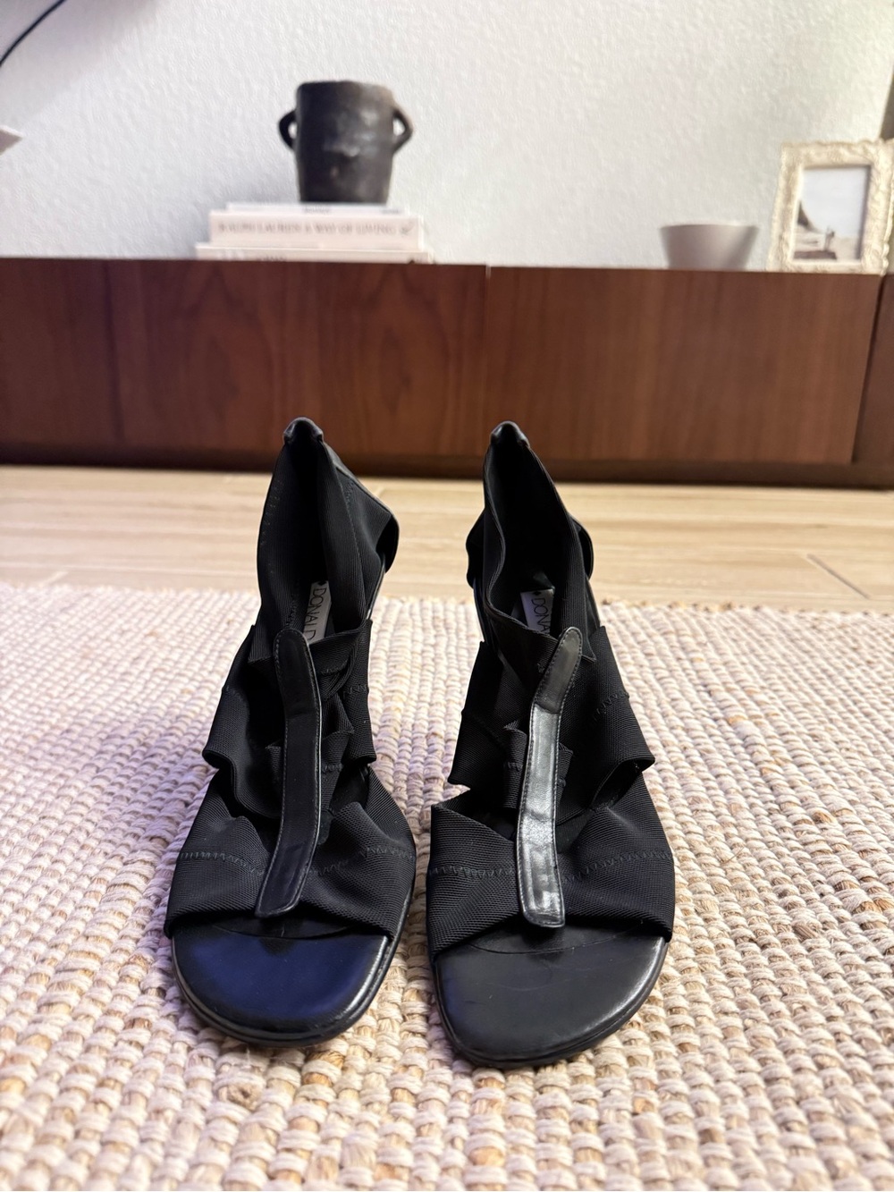 Vintage 90s/Y2K Donald J Pliner Black Elastic T-Strap Open Toe Heels (Size 9M)